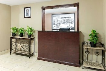 Super 8 by Wyndham Springfield East