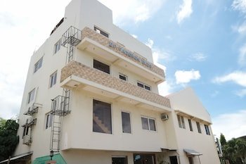 Candice Lucy Hotel Caticlan