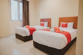 RedDoorz Plus Near Plaza Blok M