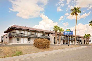 Days Inn & Suites by Wyndham Needles