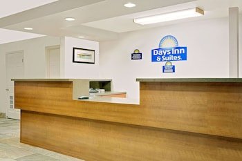 Days Inn & Suites by Wyndham Needles