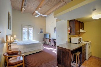 Swans Suites Hotel