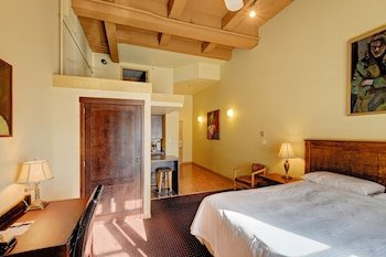 Swans Suites Hotel