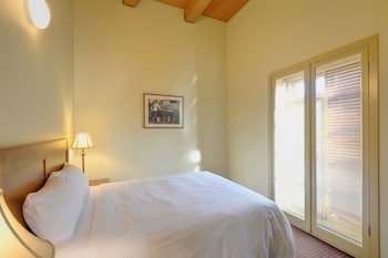 Swans Suites Hotel
