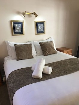 Colonial House Motel