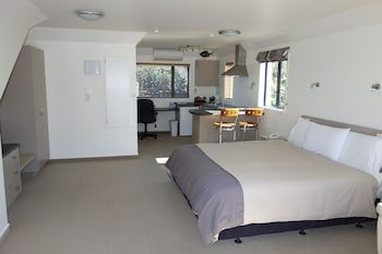 Avalon Manor Motel