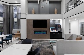 La Quinta Inn & Suites by Wyndham Houston Bush IAH South