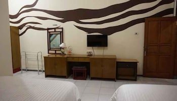 Urbanview Hotel Near Jatim Park 1 by RedDoorz