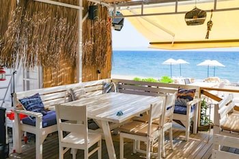 Imaj Beach & Hotel