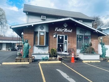 Falls Motel