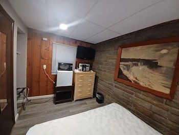 Falls Motel