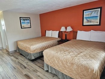 Three Oaks Motel