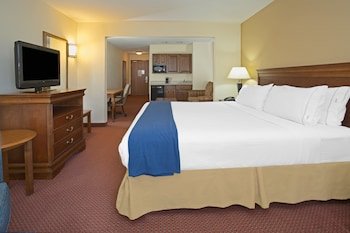 Holiday Inn Express & Suites Las Vegas