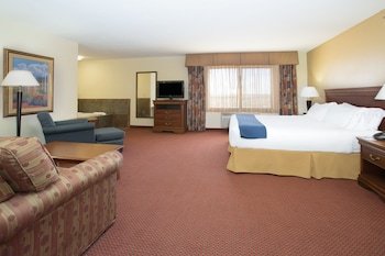 Holiday Inn Express & Suites Las Vegas