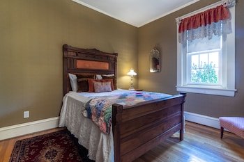 Hill Crest Bed & Breakfast