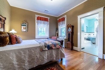 Hill Crest Bed & Breakfast