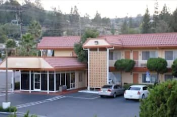 Relax Inn & Suites