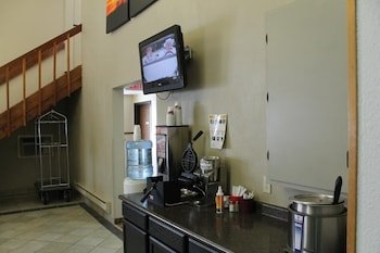 Lone Tree Inn