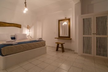 Santorin Crystal Blue Suites