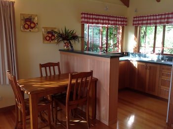 Jacaranda Park Holiday Cottage