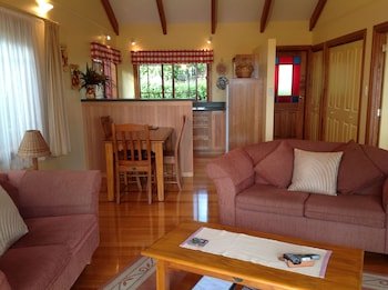 Jacaranda Park Holiday Cottage