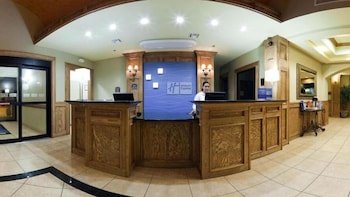Holiday Inn Express Hotel & Suites Zapata