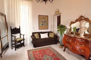 Roma Central Guest House