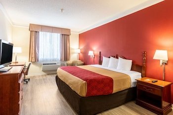 Econo Lodge Inn & Suites