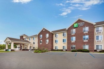 Holiday Inn Express & Suites Acme - Traverse City