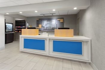 Holiday Inn Express & Suites Acme - Traverse City