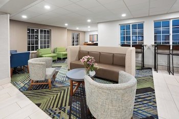 Holiday Inn Express & Suites Acme - Traverse City