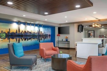 Best Western Plus Lafayette Hotel University Area
