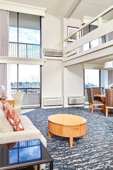 DoubleTree by Hilton Hotel Berkeley Marina