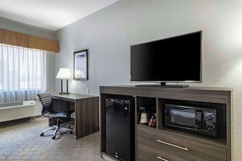 Best Western Plus Victoria Inn & Suites