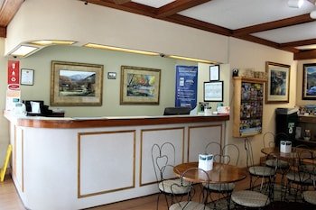 Econo Lodge Inn & Suites on the River