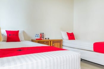 RedDoorz Near Pasar Pagi Cirebon 2