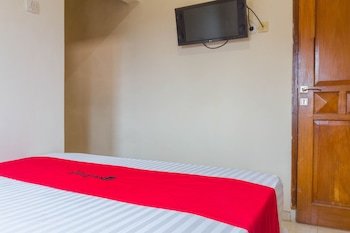 RedDoorz Near Pasar Pagi Cirebon 2