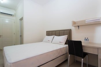 RedDoorz Plus near Siloam Karawaci