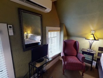 Cecil Bacon Manor