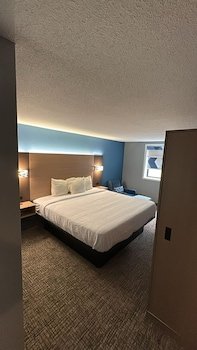 Super 8 by Wyndham Mankato
