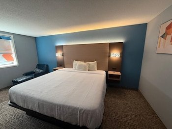 Super 8 by Wyndham Mankato