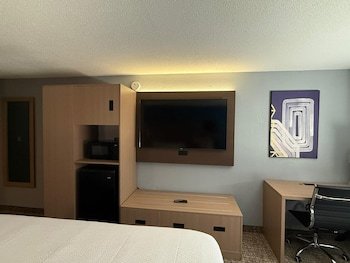 Super 8 by Wyndham Mankato