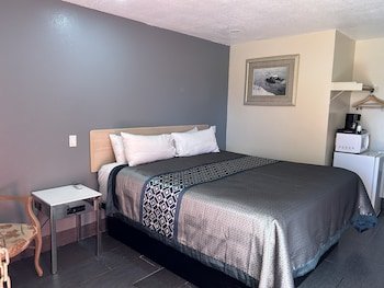 California Inn Hotel & Suites