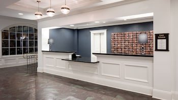 Holiday Inn French Quarter-Chateau LeMoyne