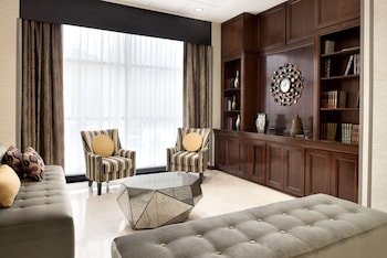 DoubleTree by Hilton Hotel Milwaukee - Brookfield
