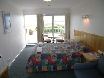 A Great Ocean View Motel