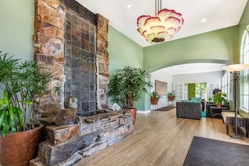Best Western Plus Capitola By-the-Sea Inn & Suites