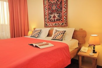 Silk Road Hotel