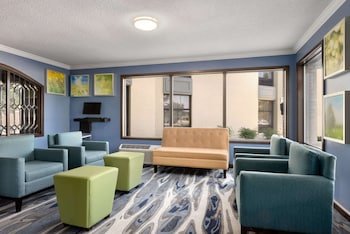 Days Inn & Suites by Wyndham Merrillville