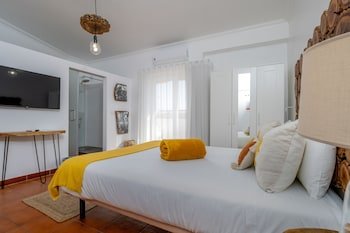 Villa Center